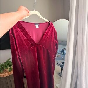 VENUS Deep Red Velvet Long Sleeve Dress